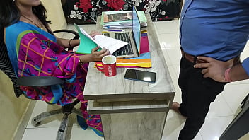 Nyonya India Seksi Digilir Habis-habisan Sama Office Boy Di Kantor Pakai Audio Hindi