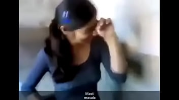 Gadis Desi Seksi Membuka Pakaian Dengan Penuh Gairah