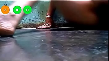 Desi Bhabhi Merangsang Dirinya Sendiri Dengan Penuh Nafsu