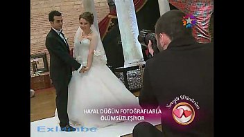 Gadis Turki Dengan Payudara Menggoda Dari Balik Gaun Pengantin