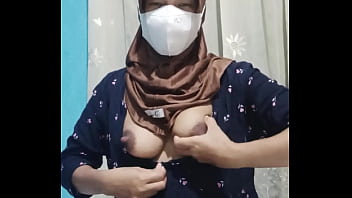 Gadis Berhijab Ranum Mengocok Memek Sendiri Saat Rumah Sepi Dan Sunyi