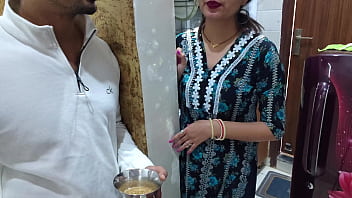 Bhabhi Ke Doodh Ki Chusni Ke Liye Chini Maangne Ka Bahana Banakar Maine Use Chod Dala