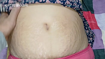 बेटे के सहलाने से मेरी कामुकता भड़की और मैंने उससे चुदवा ली