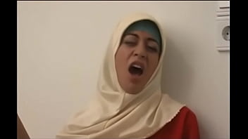Gadis Arab Berhijab Yang Menggoda Dengan Nafsu Liar