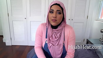 Gadis Arab Montok Yang Gemuk Menggodaku Dengan Hummus Demi Kenikmatan Lain