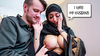Pemungut Utang Meniduri Istri Muslim Yang Cantik Untuk Tagih Hutang – Aaliyah Yasin, Marcus London, Sam Bour