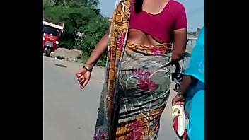 Paha Mulus Mengintip Dari Balik Saree
