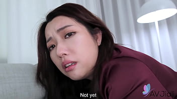 Istri Rumah Tangga Tionghoa Cici Yang Seksi Dengan Payudara Besar Memainkan Penis Keras.
