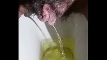 Gadis India Desi Yang Sedang Kencing Dengan Liar