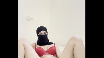 Gadis Arab Berkerudung Mengocek Memek, Main Klitoris, Fantasi Erotis Sendirian