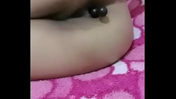 Menggila Dengan Mainan Seks Anal Dan Bola G Spot