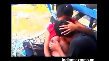Memek Desi Digoyang Sambil Jilat Susu