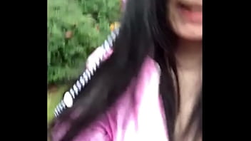 Gadis Asia Telanjang Basah Kuyup Di Tengah Hujan Deras!