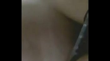 Istri Desi Meraba-raba Dirinya Sendiri Di Kamar Mandi
