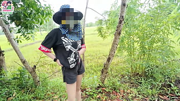 สาวไทยใจกล้าโชว์หีเด็ดริมถนนท่ามกลางท้องทุ่ง
