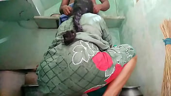 Tante Desi Digituin Sampai Meraung-raung Di Kamar Mandi