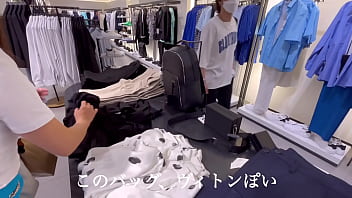 Gadis Jepang Telanjang Di Tokyo Berganti Pakaian Dengan Gerakan Menggoda