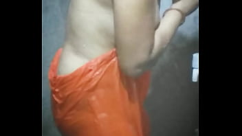 Ibu Desa Mandi Dengan Bikini Yang Menggoda