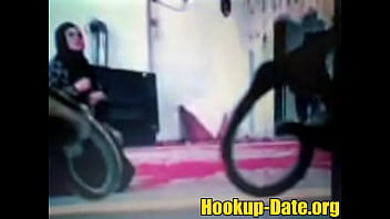 Kamera Tersembunyi Merekam Adegan Mesum Ibu-ibu Tua Arab Di Rumah