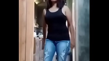Istri Tetangga Nakal Digoyang Di Atas Meja Dapur