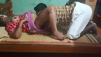Tante Desa Seksi Bikin Panas Di Rumah Sendiri