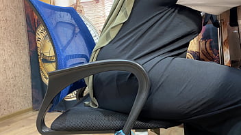 Gadis Arab Berhijab Menggesek-gesek Celana Dalamnya Sampai Basah Saat Kerja