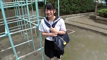 Gadis Jepang Muda Imut Berseragam Dihardcore Di Kamar Hotel