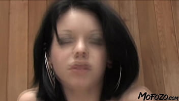 Gadis Tiri Nakal Ngentot Dengan Cowok Yang Baru Dikenalnya Di Internet