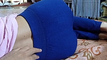 Adik Tiri India Yang Imut Dihardiki Kakak Tirinya, Adegan Mesum Penuh Close Up Dengan Suara Hindi Jelas Video Porno Desi