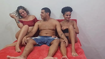 Metendo Forte Na Buceta Da Mãe E Da Filha