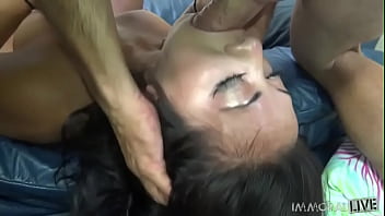 Kaki Asia Putih Susu Daging Menggoda