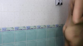 คลิปหลุดแอบถ่ายนักเรียนไทยเปลือยอาบน้ำในห้องน้ำ