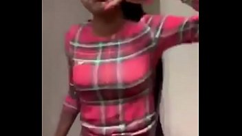 Asian Doll Menggoyangkan Pantatnya Yang Montok Dan Lembab Di Instagram Live Sambil Menyanyikan Lagu Barunya, Dengan Gerakan Mulut Yang Menggoda Dan Memicu Nafsu