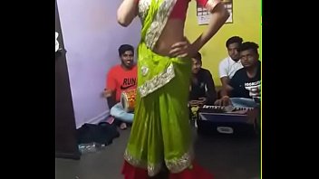Desi Bhabhi Yang Panas Dan Menggoda