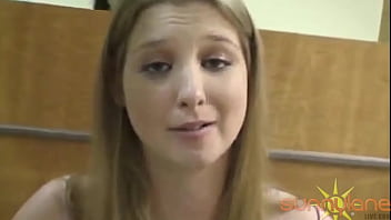 Sunny Lane Si Pirang Hot Menekuk Tubuh Di Ruang Rawat Inap Yang Ramai