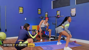 Nonton Cewek-cewek Seksi Berkeringat Saat Olahraga Mesum, Bikin Ngepompong Keras!