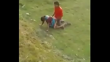 खुले मैदान में जंगली चुदाई