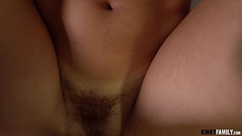 Keluarga Mesum – Adik Tiri Vanna Bardot Ngentot Demi Kartu Kredit