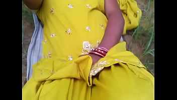 Gadis Liar Di Ladang Dengan Suara Erotis Hindi