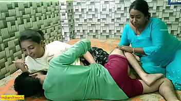 Gadis India Cantik Berbagi Pacarnya Dengan Bhabhi Untuk Adegan Panas Ranjang Tiga