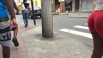 Morena Peituda Indo Rebolando Gostoso No Motel.