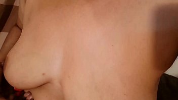 Mohini Melahap Payudaranya Sendiri Dengan Gerakan Lambat Yang Penuh Nafsu