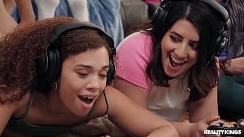 Mode Kerjasama Bercinta Untuk Gadis Gamer