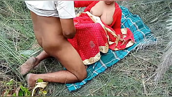 Bhabhi Seksi Digilir Keras Di Luar Ruangan