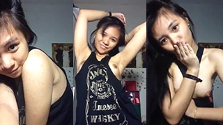 Gadis Abg Penggemar Jack Daniels Pamer Payudara Montoknya