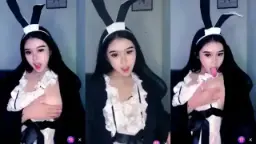 Helena Asyik Menjilati Dan Mengisap Payudaranya Yang Montok