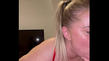 Kakak Tiriku Punya Kontol Gede Dan Dia Kasih Aku Mainin Batang Besarnya Yang Besar Itu