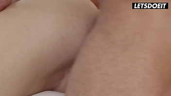 Adik Tiri Blonde Sylvia Buntarka Ditusuk Dalam-dalam Oleh Kakak Tiri Yang Lebih Tua