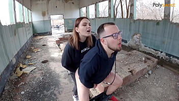 Публично трахаю парня от первого лица после того как он обильно кончил