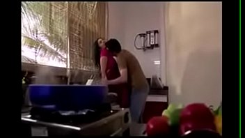 Gadis India Yang Menggoda Dengan Lekuk Tubuhnya Yang Memikat